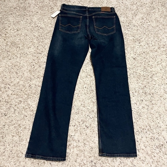 NWT Men’s Wrangler Straight Fit Dark Wash Denim Jeans 32x32 Pockets Cotton - Picture 4 of 9